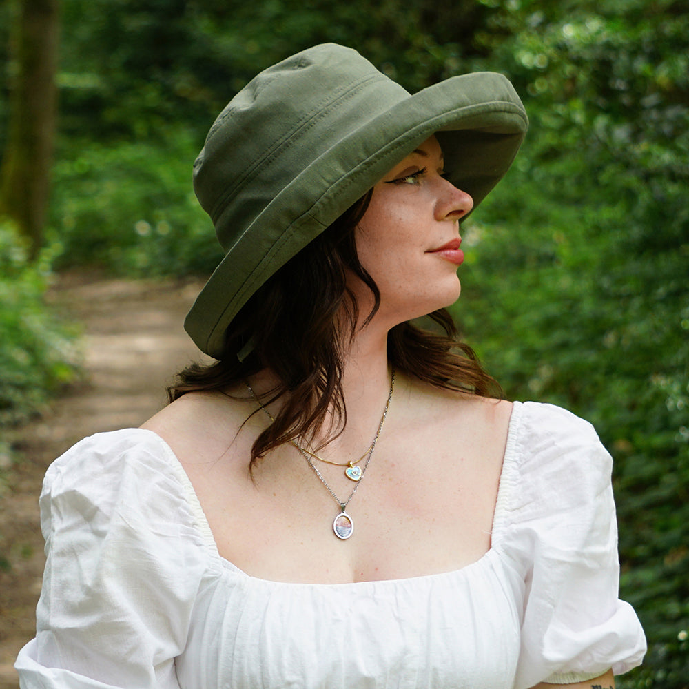 Chapeau Été en Lin Pliable Lily olive SUR LA TÊTE