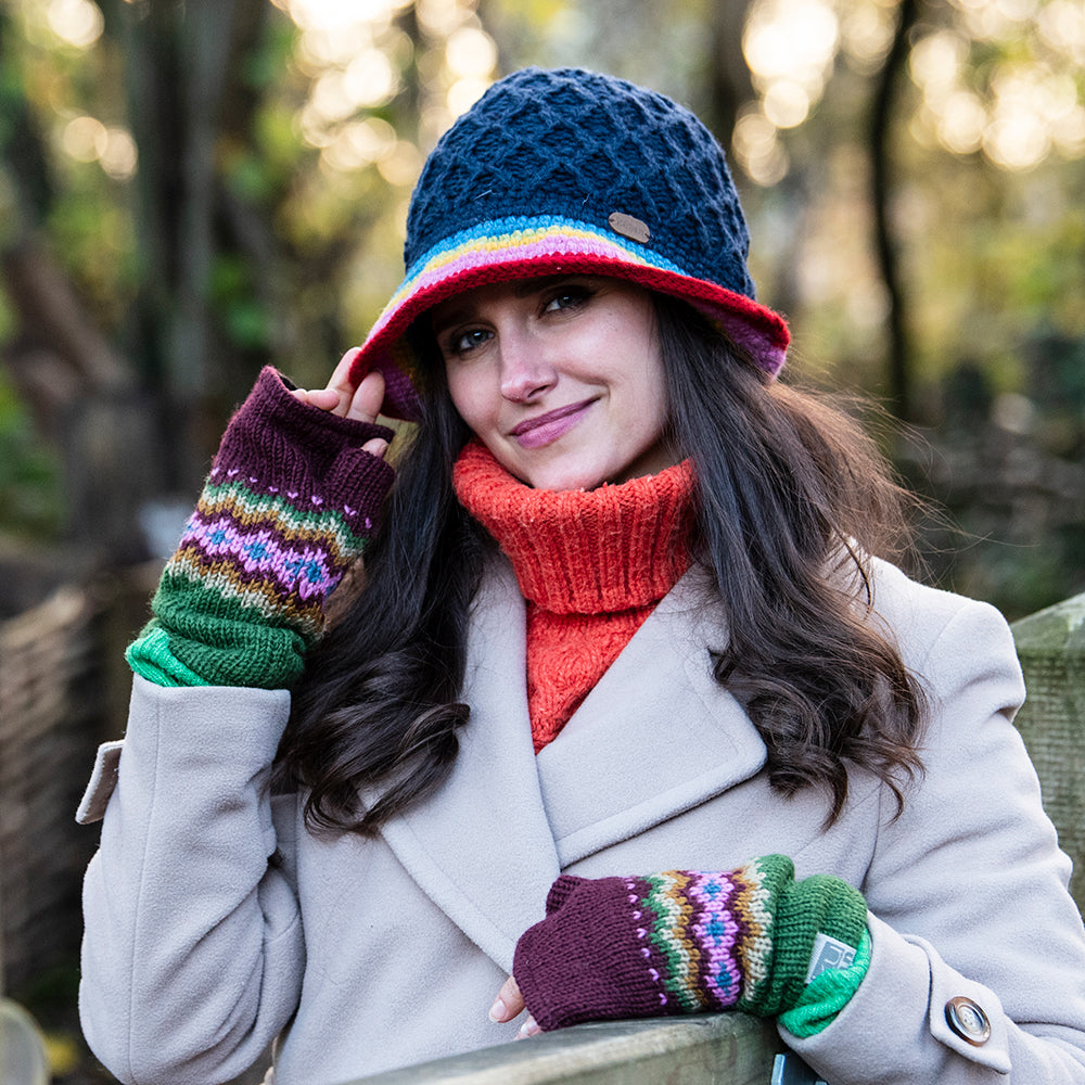 Chapeau Bob Maille Losange et Bord à Rayures bleu marine-arc-en-ciel KUSAN