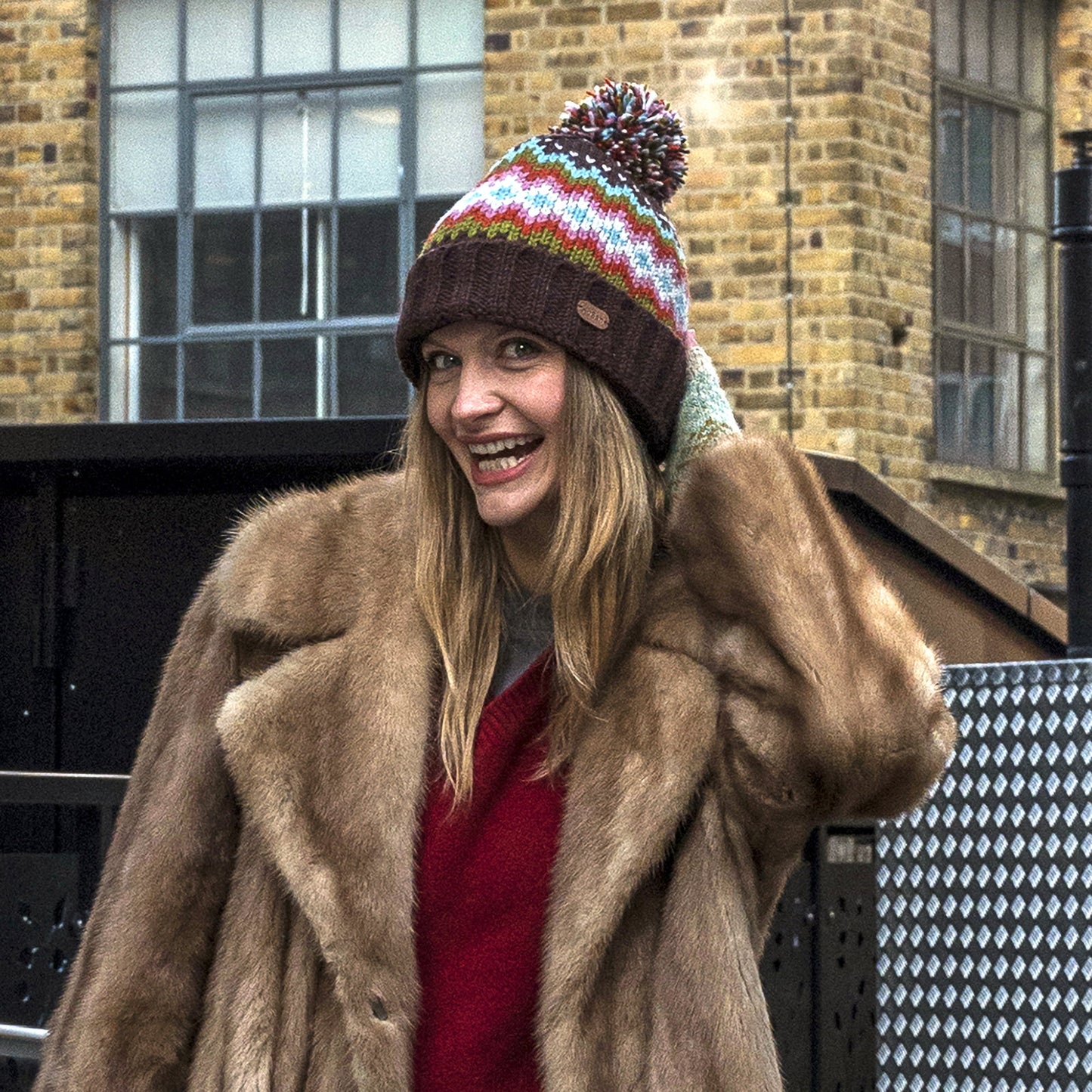 Bonnet à Pompon et à Revers Fair Isle châtaigne KUSAN