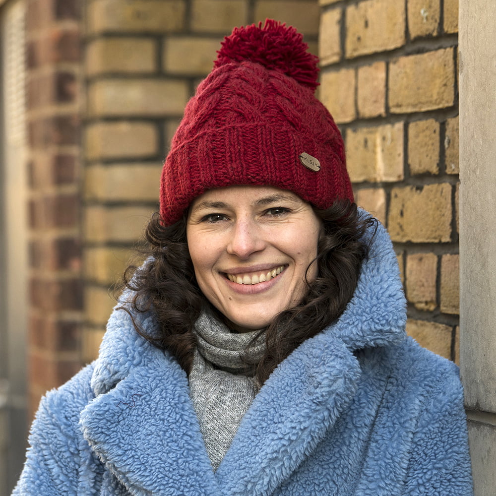 Bonnet à Pompon à Torsades à Revers rouge KUSAN