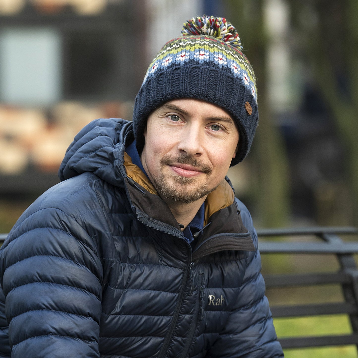 Bonnet à Pompon Fair Isle Mosaic bleu-vert KUSAN