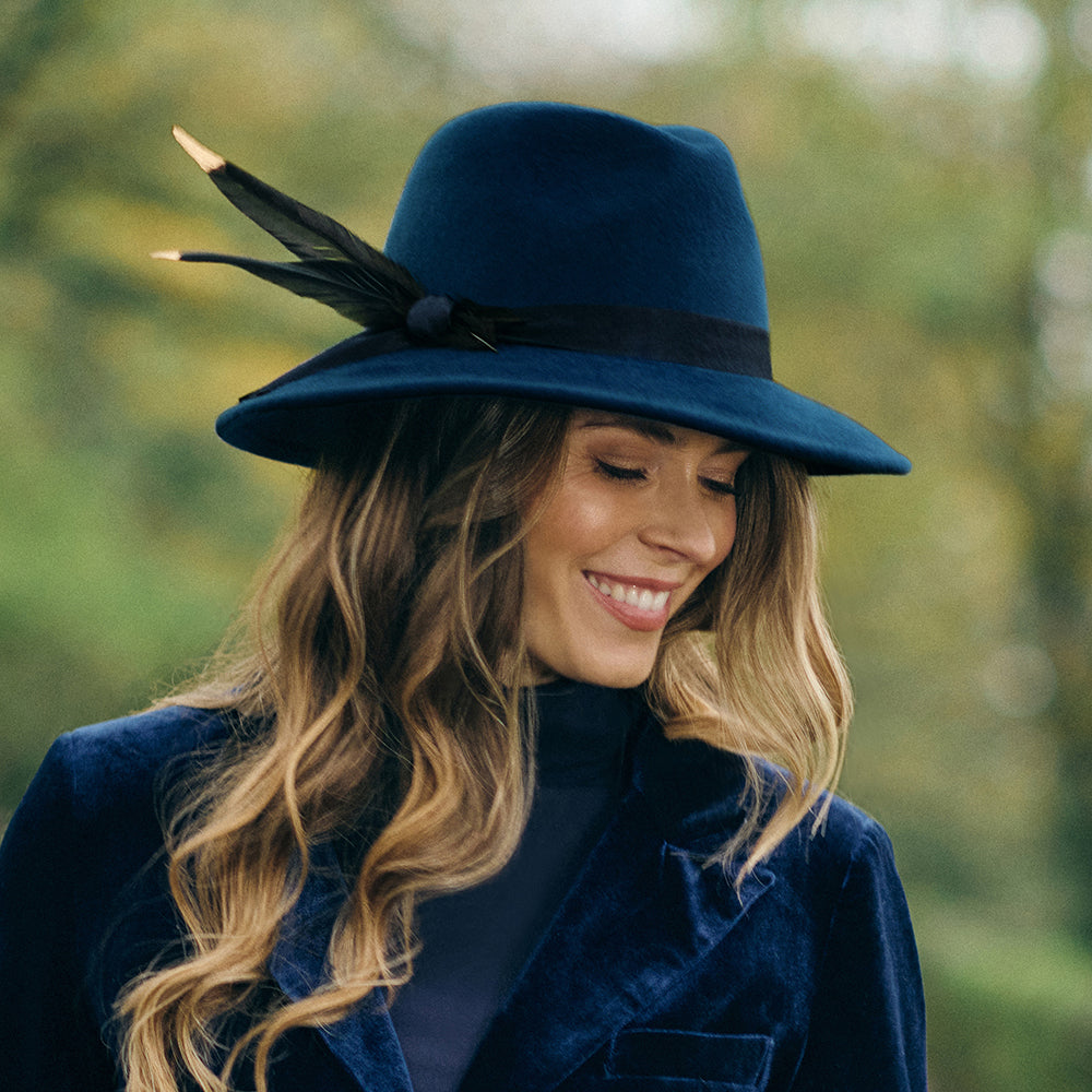 Chapeau Fedora en Laine Feutrée Hydrofuge avec Plume bleu marine FAILSWORTH