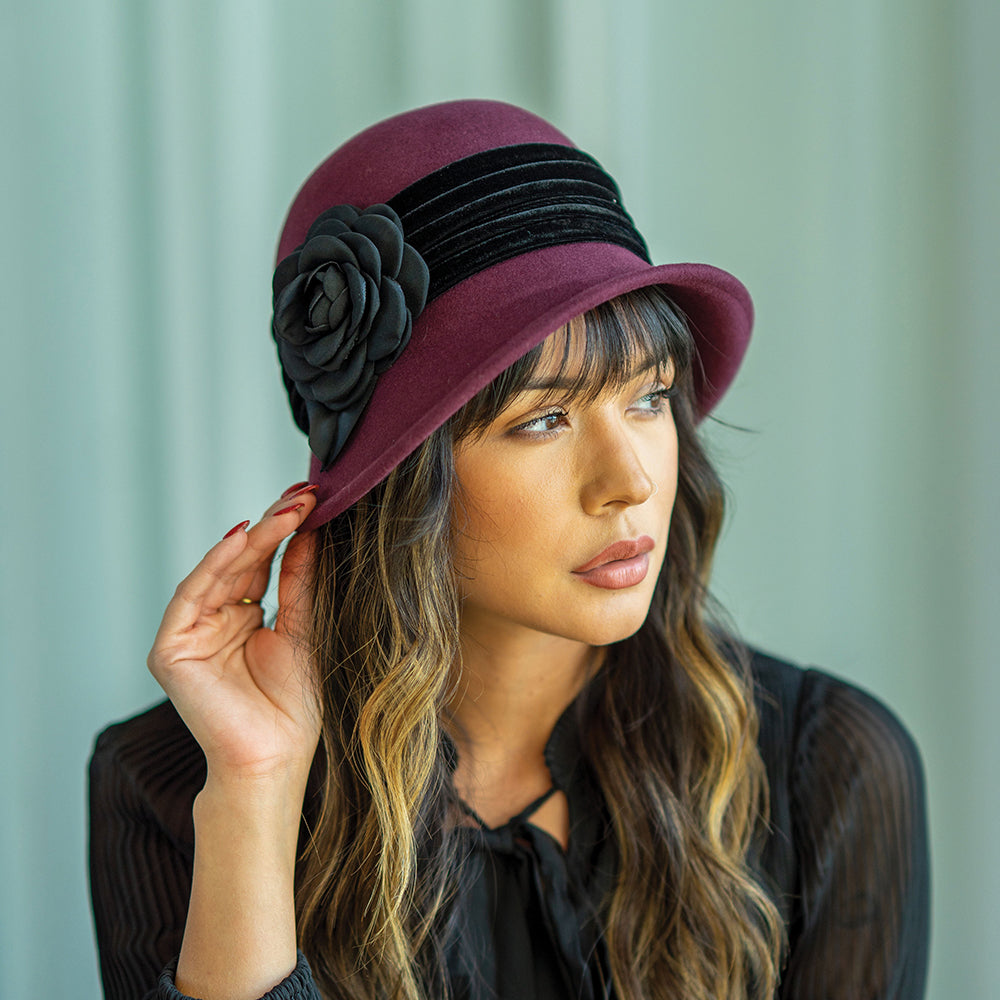 Chapeau Cloche en Laine Feutrée avec Fleur bordeaux SCALA