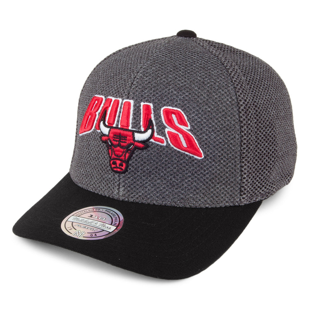 Casquette DNA110 Bulls by Mitchell & Ness - 24,95 Casquette DNA110 Bulls by Mitchell & Ness - 24,95
