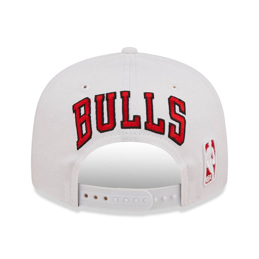 Casquette Snapback 9FIFTY NBA White Crown Team Chicago Bulls blanc-rouge NEW ERA