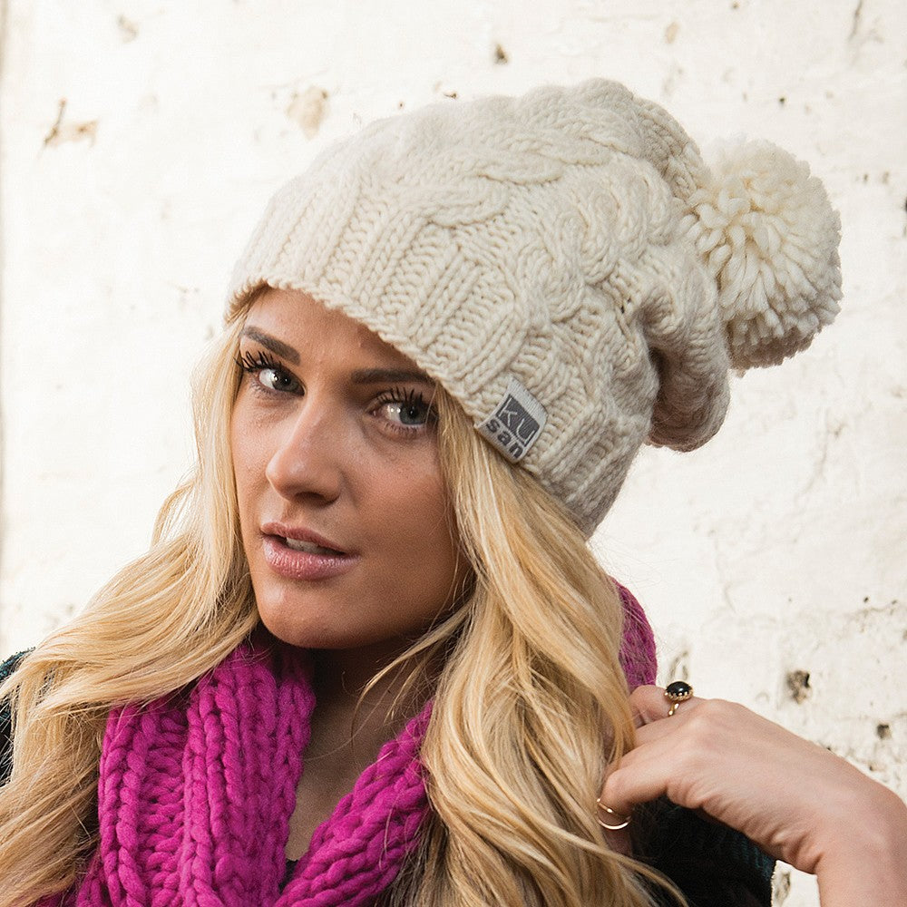 Bonnet Long à Pompon blanc hiver KUSAN