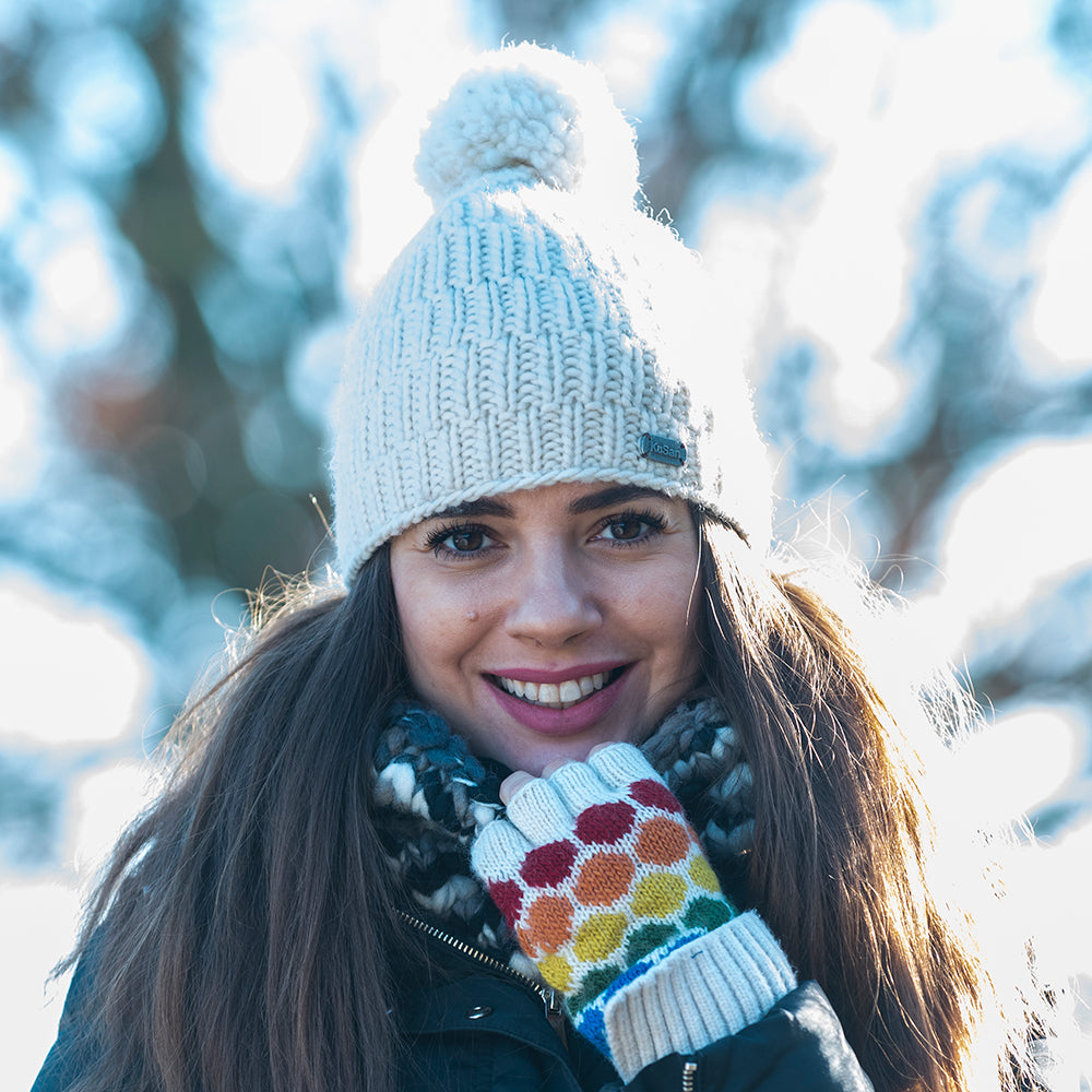 Bonnet à Pompon à Torsades Côtelées Point de Riz crème KUSAN