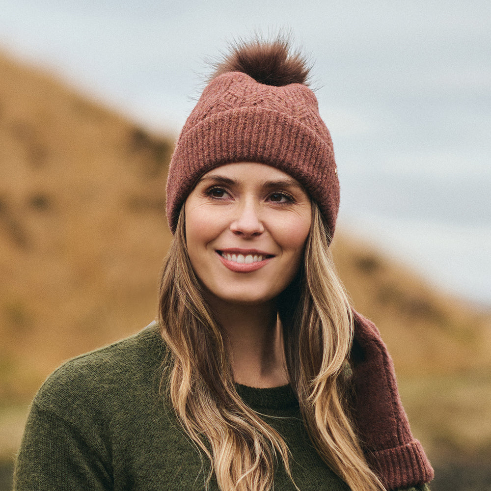 Bonnet à Pompon en Fausse Fourrure Alice châtaigne FAILSWORTH