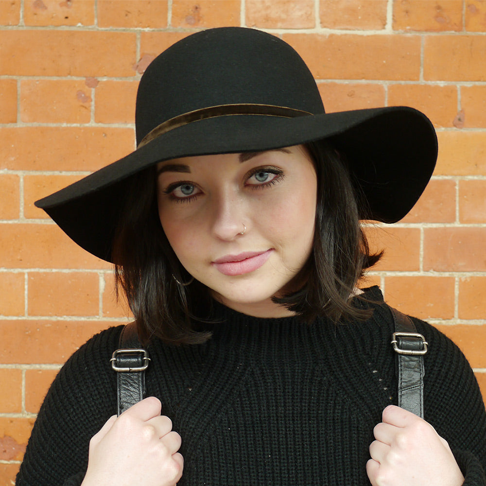 Chapeau Capeline en Laine Vintage noir SUR LA TETE - VENTE EN GROS