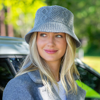 Chapeau Bob en Laine Mélangée à Torsades gris SCALA