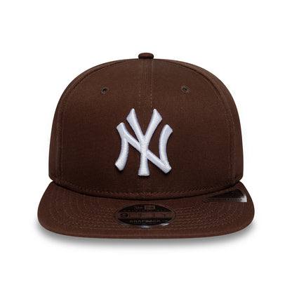 Casquette Snapback 9FIFTY New York Yankees MLB League Essential Original Fit chocolat-blanc NEW ERA