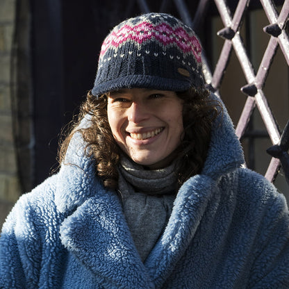 Bonnet à Visière Fair Isle Brooklyn bleu marine-rose KUSAN