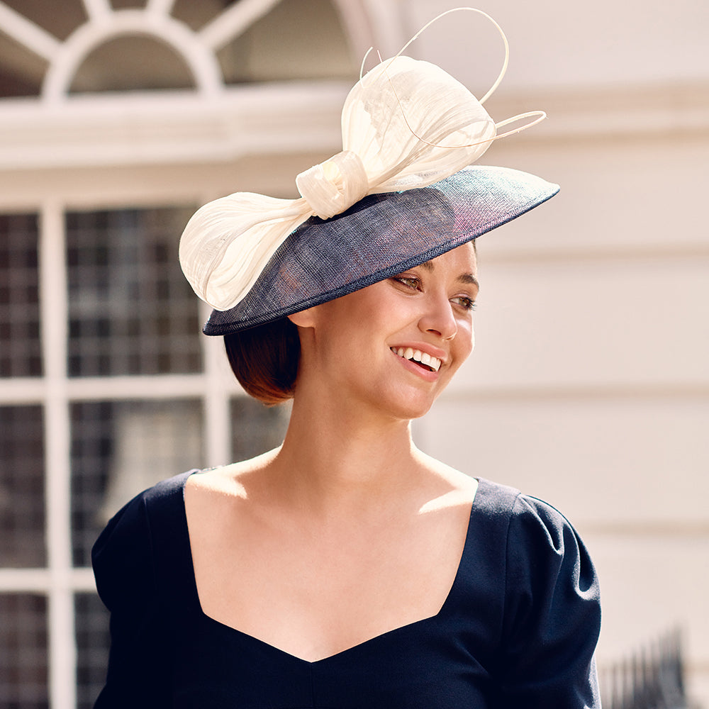 Chapeau Bibi Mariage Avec Gros Nœud Claire bleu marine-ivoire FAILSWORTH