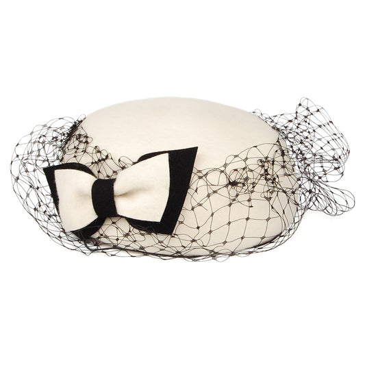 Chapeau Calot avec Voile Veda Bow blanc hiver WHITELEY