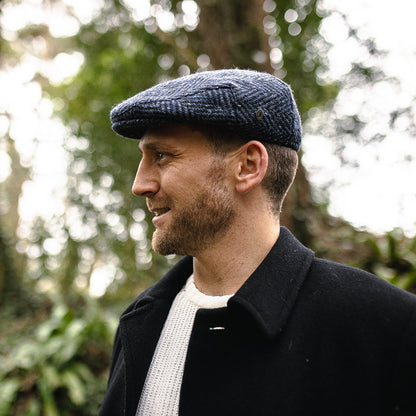 Casquette Plate en Tweed du Donegal Épais à Chevrons Dunmore bleu marine-noir JAXON & JAMES