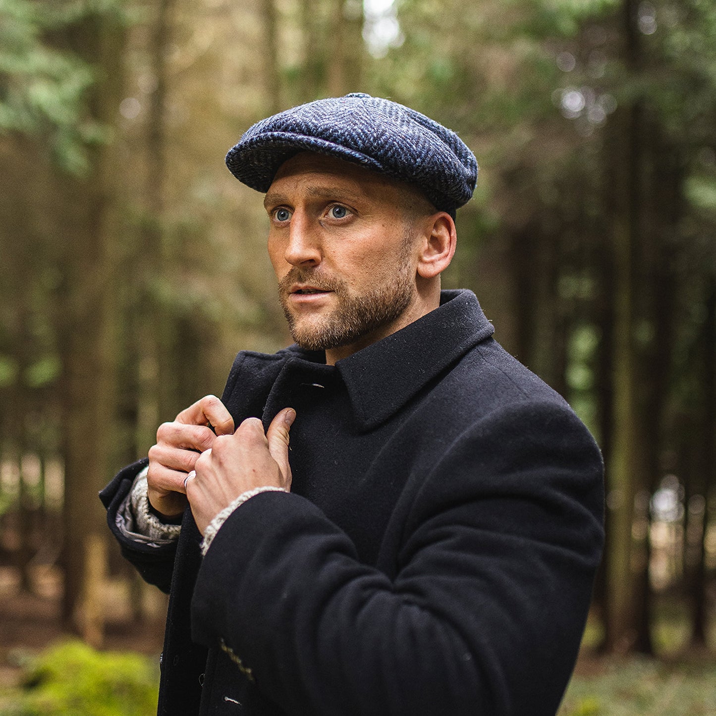 Casquette Gavroche en Tweed du Donegal Épais à Chevrons Pettigo bleu marine-noir JAXON & JAMES