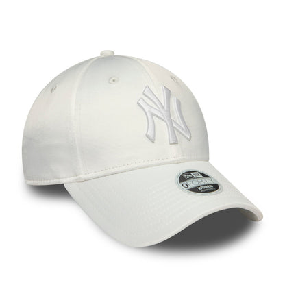 Casquette Femme 9FORTY MLB Satin New York Yankees blanc NEW ERA