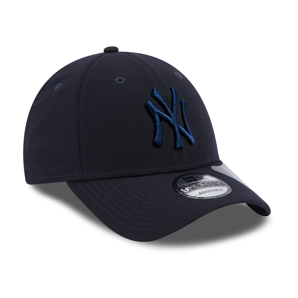 Casquette 9FORTY MLB Repreve New York Yankees bleu marine sur bleu marine NEW ERA