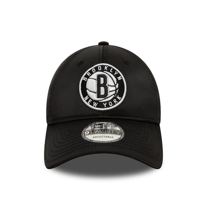 Casquette 9TWENTY NBA Satin Brooklyn Nets noir NEW ERA