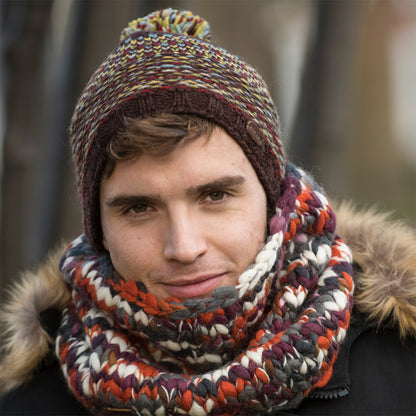 Bonnet à Pompon en Laine Tricotée marron-jaune KUSAN
