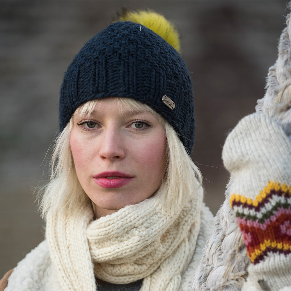 Bonnet à Pompon Point de Riz bleu marine-jaune KUSAN