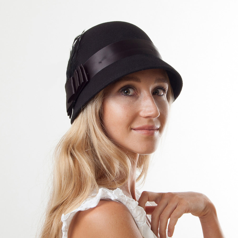 Chapeau Cloche Chloé noir SUR LA TETE - VENTE EN GROS